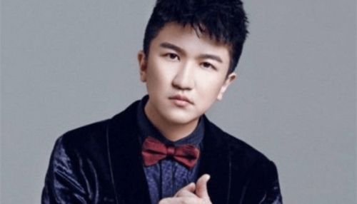 曾毅回应手表争议：以为是块劳力士